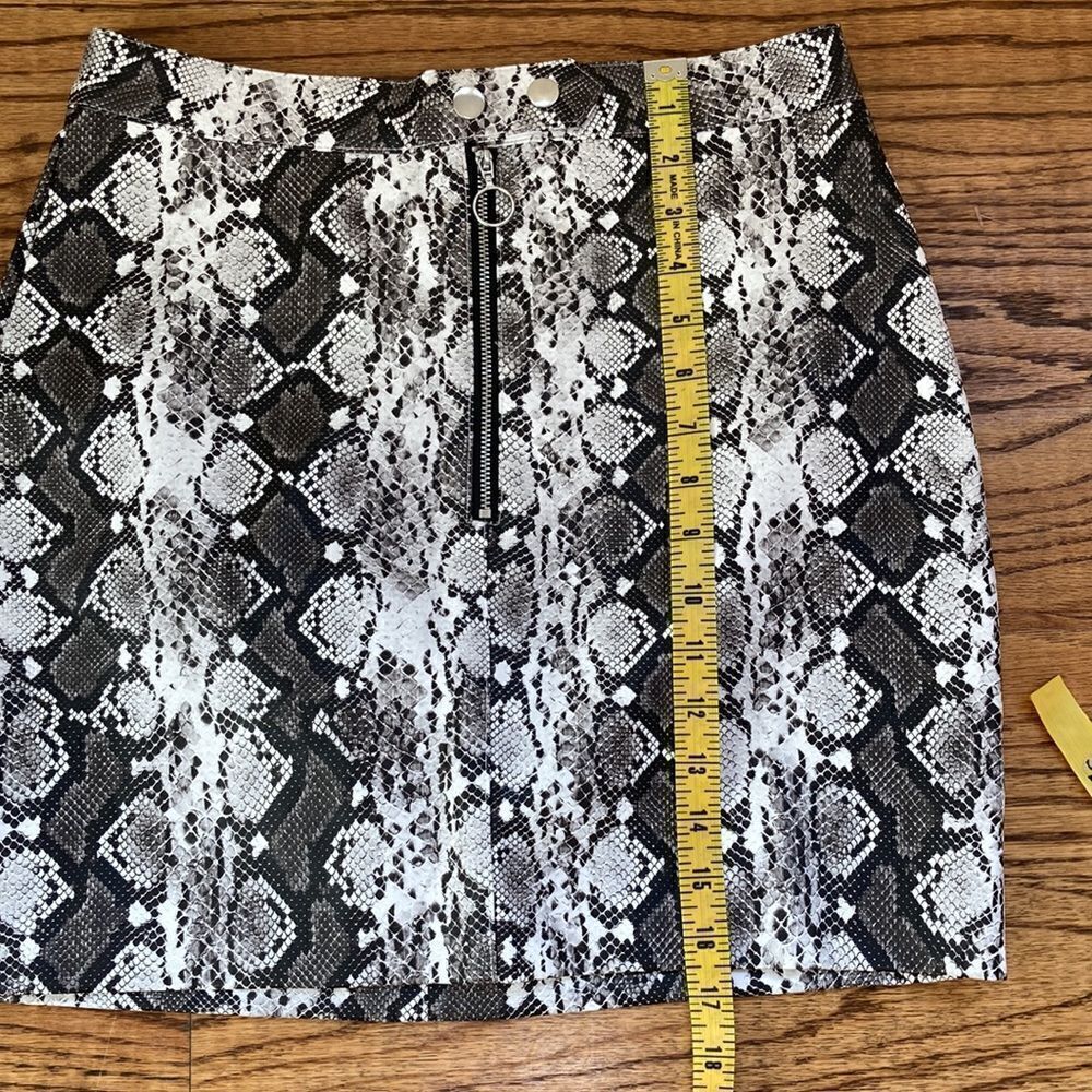 New Fashion Nova Kerry High Rise Mini Skirt Lined Snake Print Skirt Size M - Picture 8 of 9